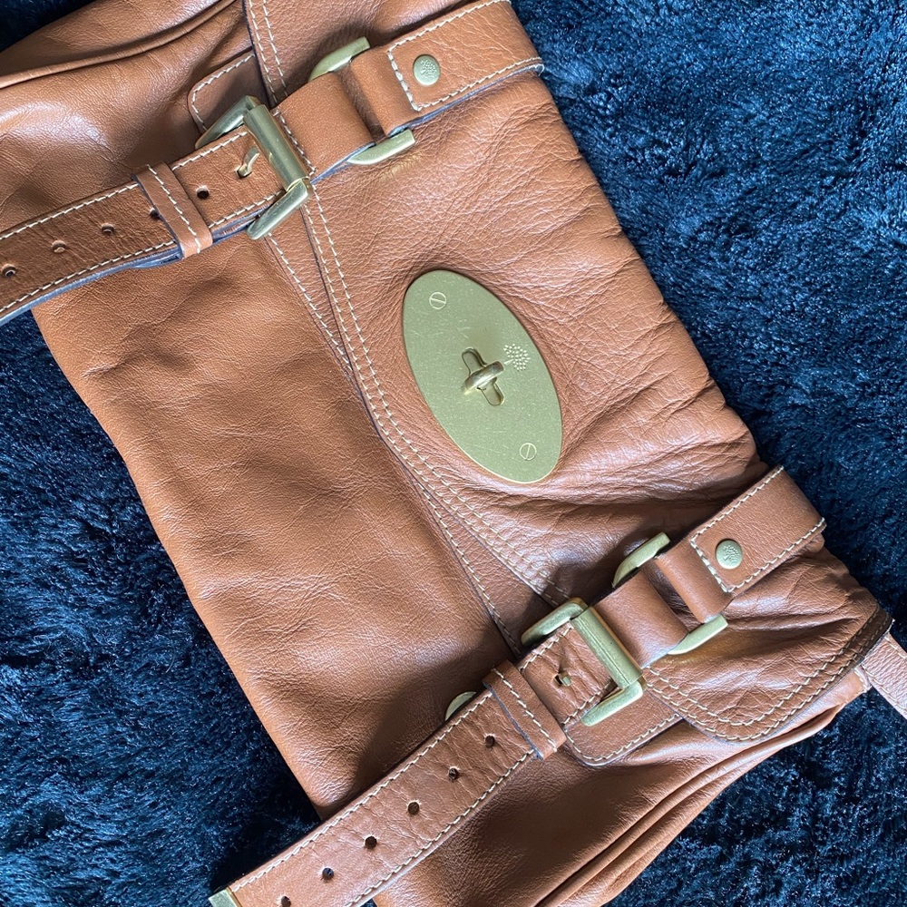 Mulberry Alexa clutch. Has crossbody strap. Beautiful bag